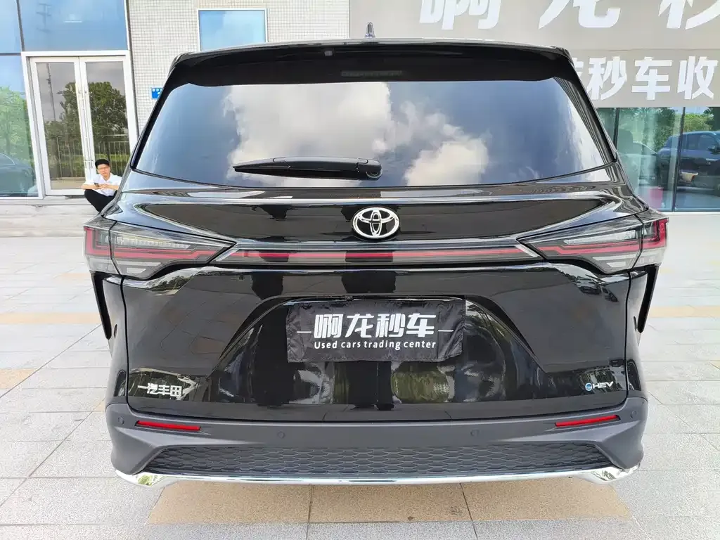 Toyota Granvia — фото 6