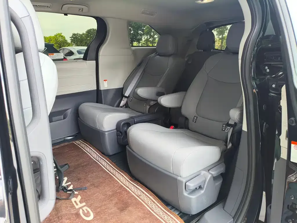 Toyota Granvia — фото 9