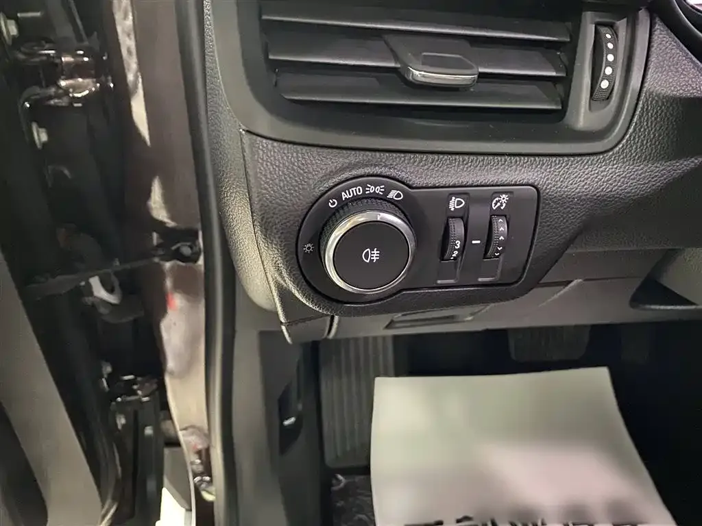 Buick Envision Plus — фото 4