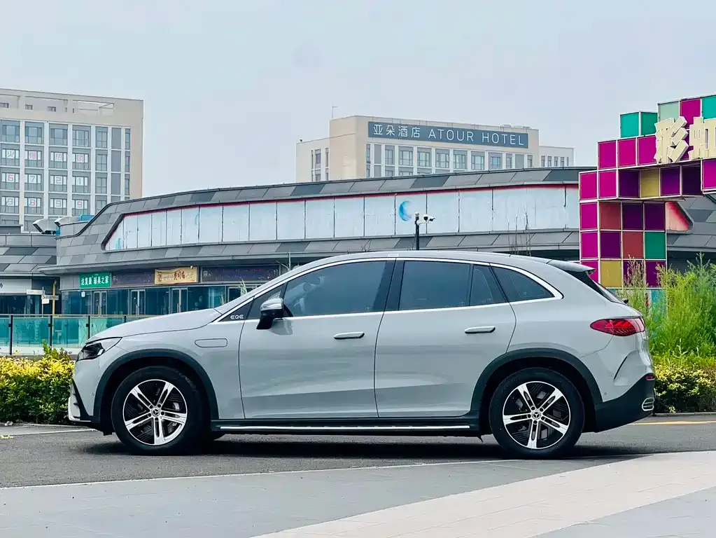 Mercedes-Benz EQE SUV — фото 3