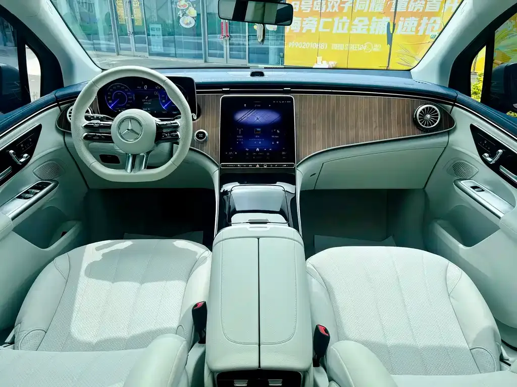 Mercedes-Benz EQE SUV — фото 9