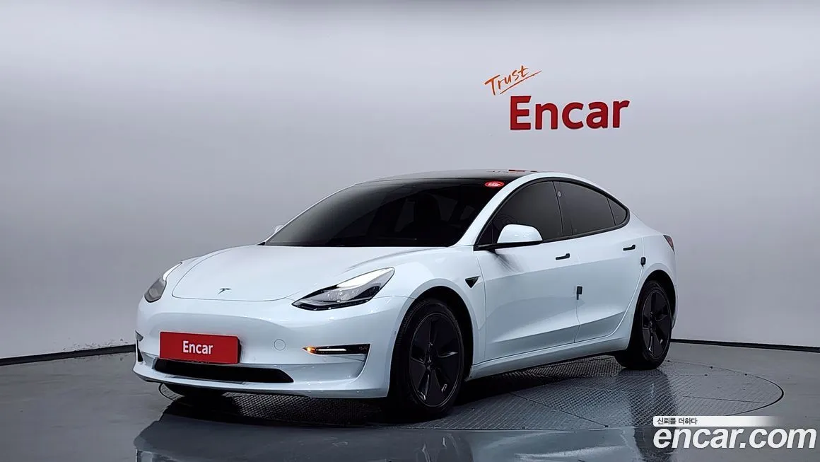 Tesla Model 3 — фото 1