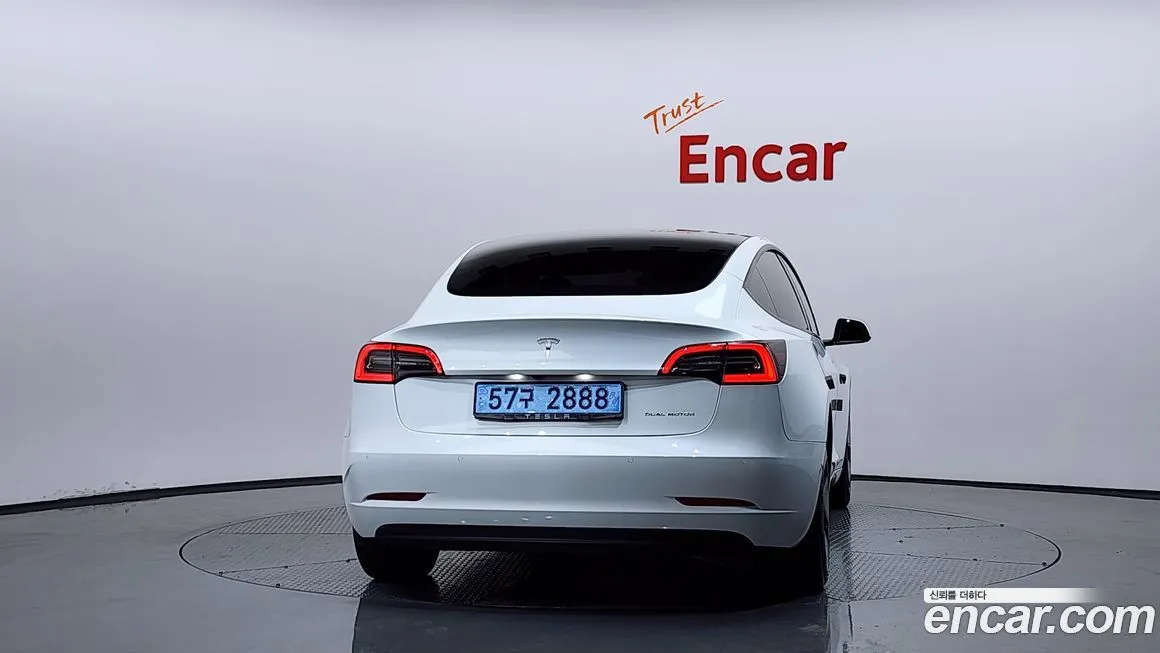 Tesla Model 3 — фото 4