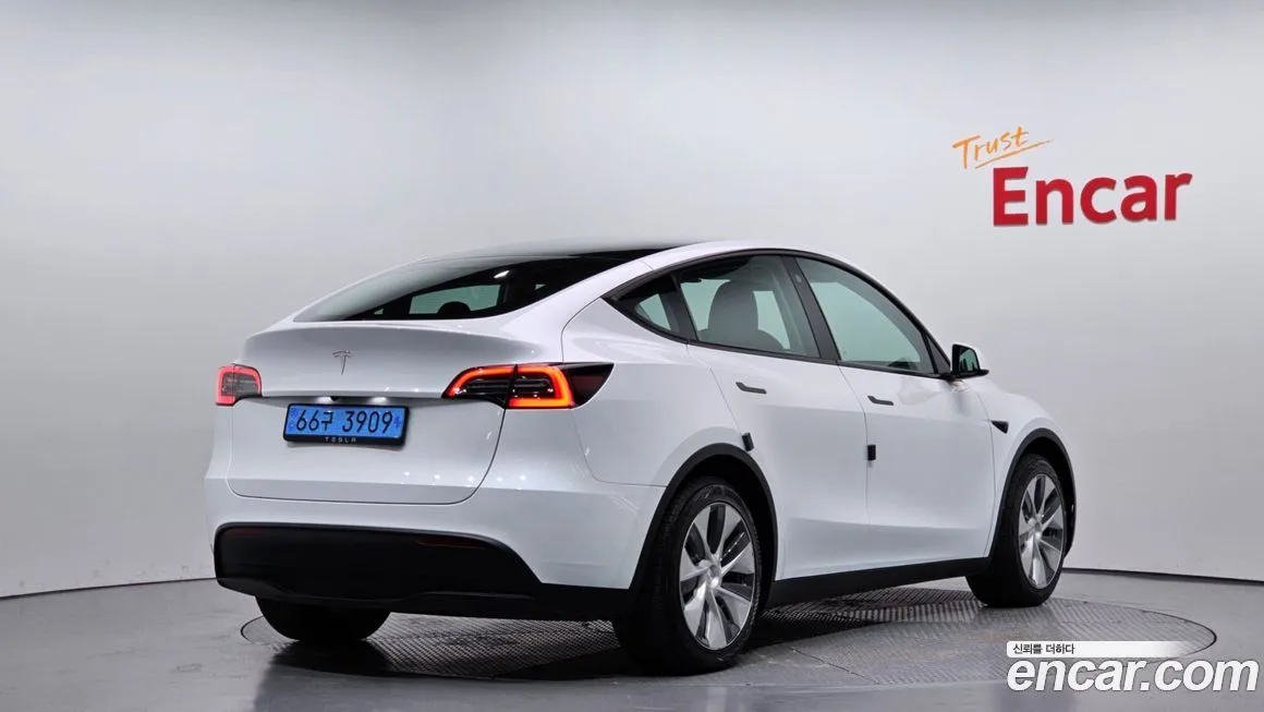 Tesla Model Y — фото 2