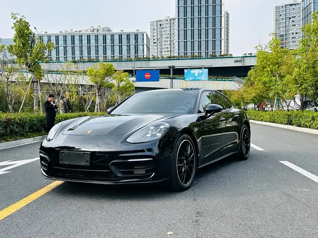 Porsche Panamera — фото 1