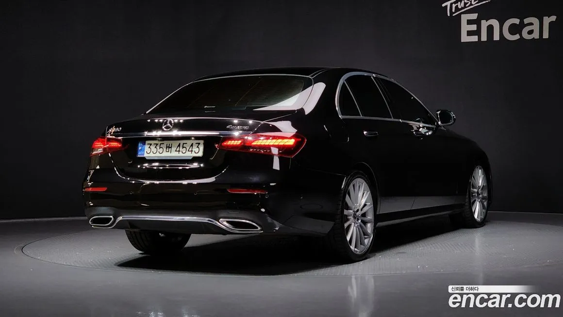 Mercedes-Benz E-Class — фото 2