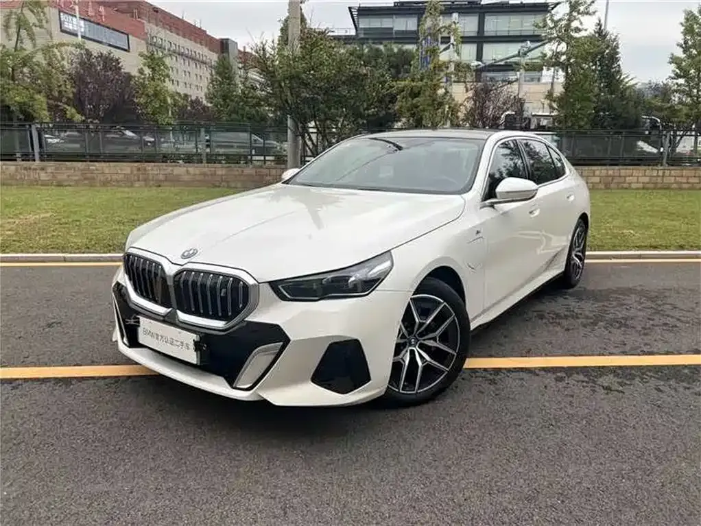 BMW i5 — фото 1