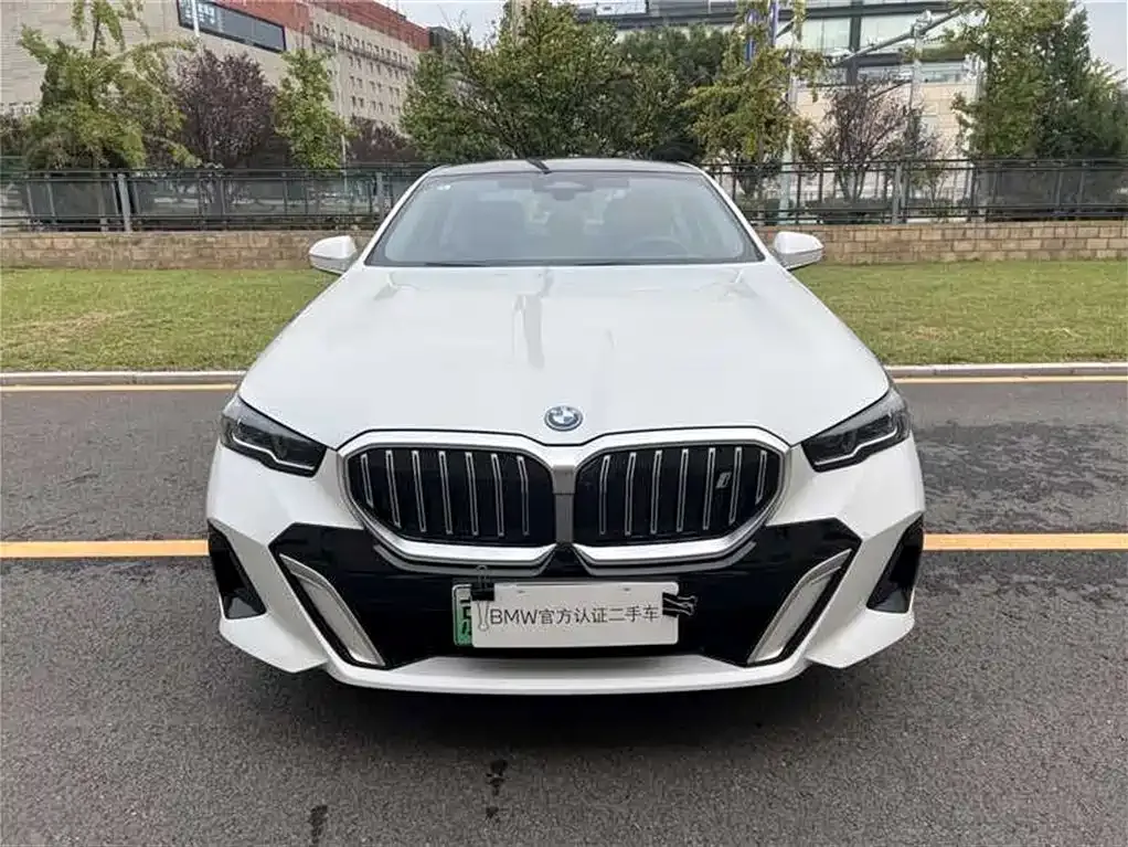 BMW i5 — фото 2