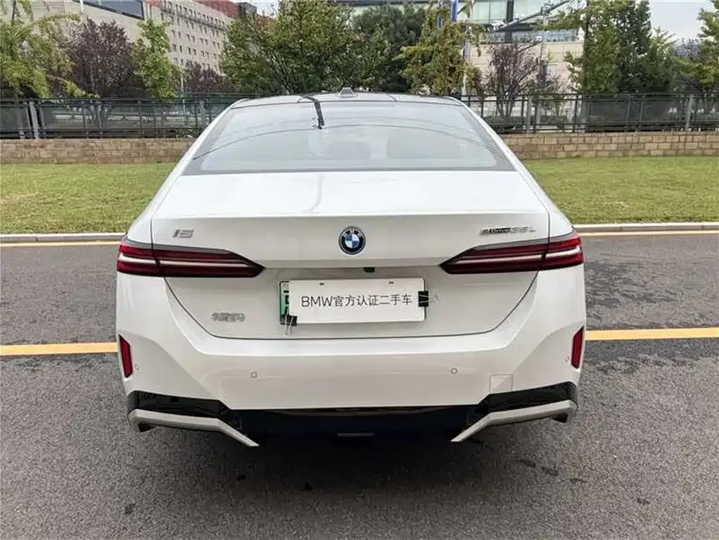 BMW i5 — фото 4