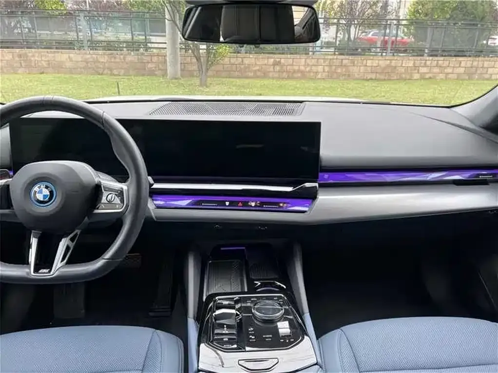 BMW i5 — фото 8