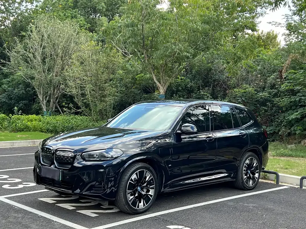 BMW iX3 — фото 1