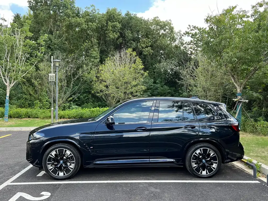 BMW iX3 — фото 4