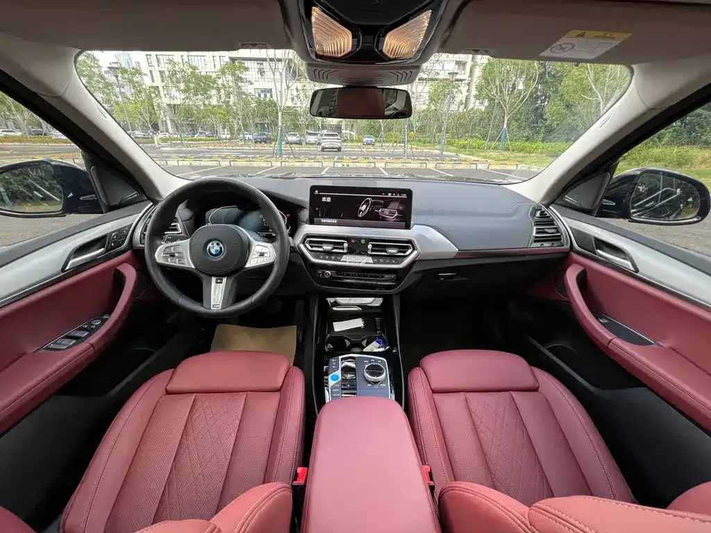BMW iX3 — фото 9