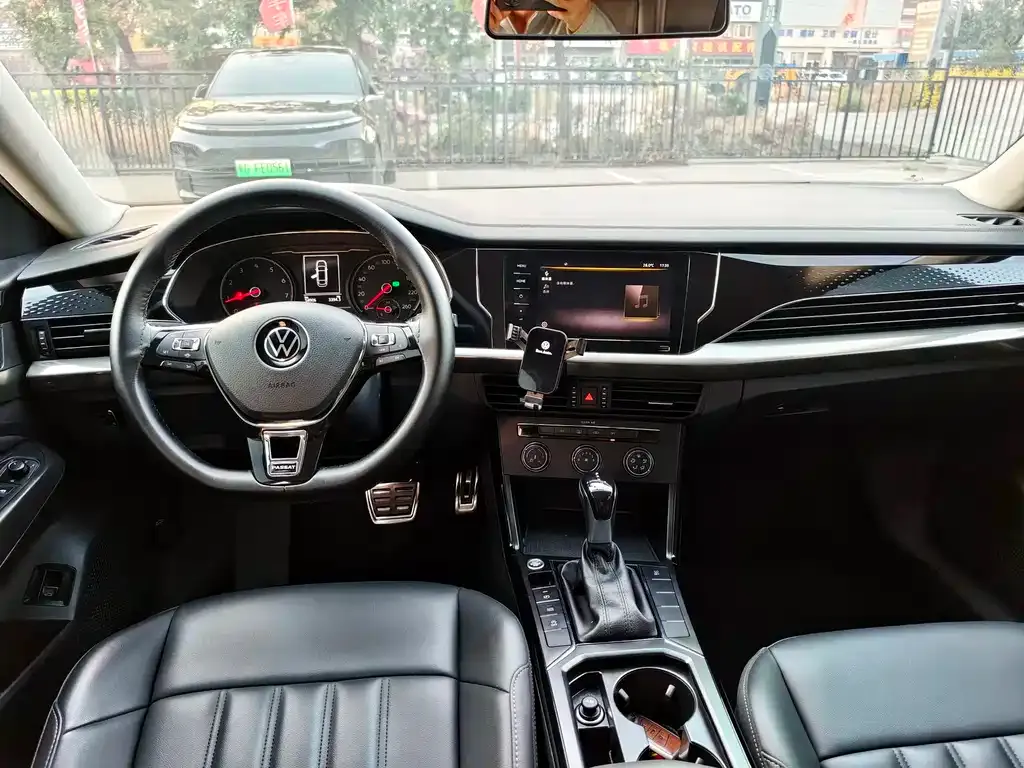 Volkswagen Passat — фото 10