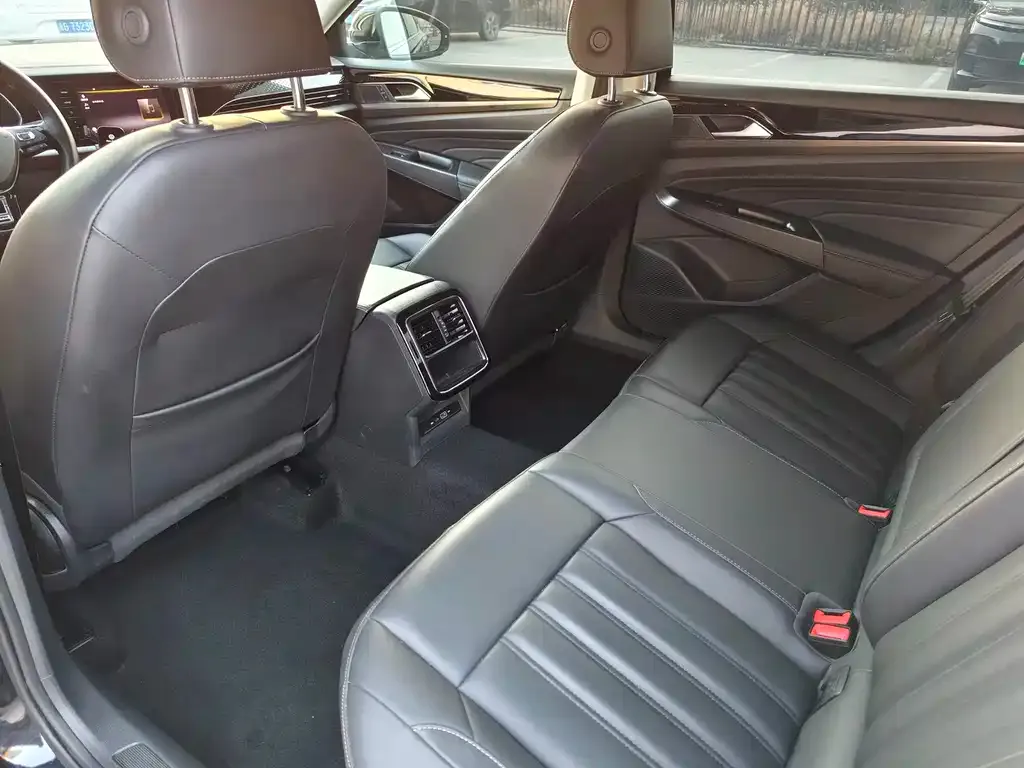 Volkswagen Passat — фото 8