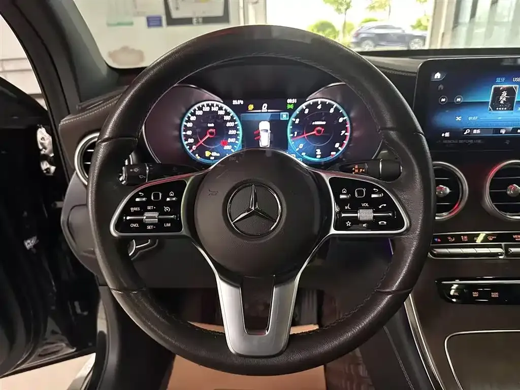 Mercedes-Benz GLC — фото 10