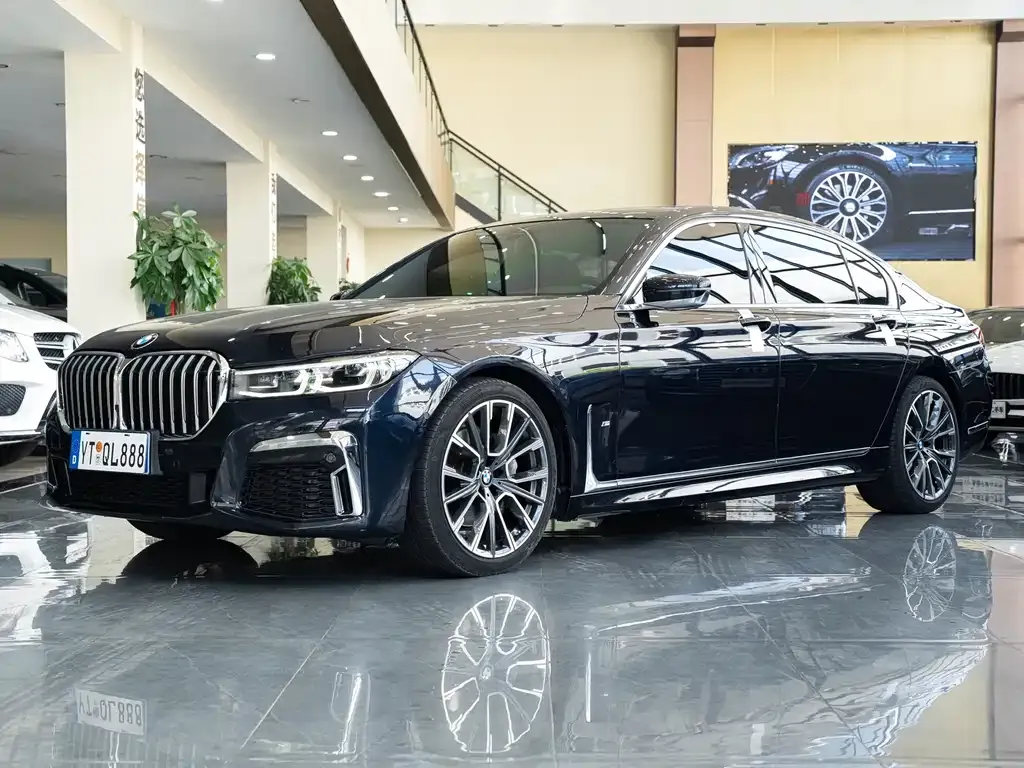 BMW 7 Series — фото 1