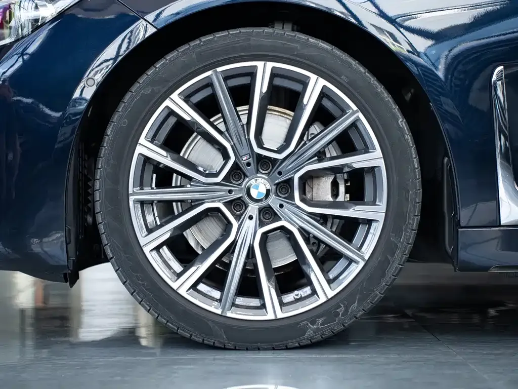 BMW 7 Series — фото 10