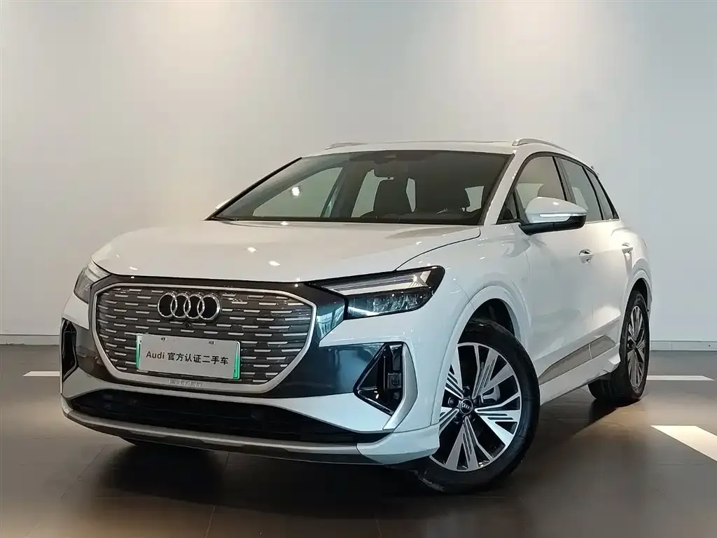 Audi Q4 e-tron — фото 1