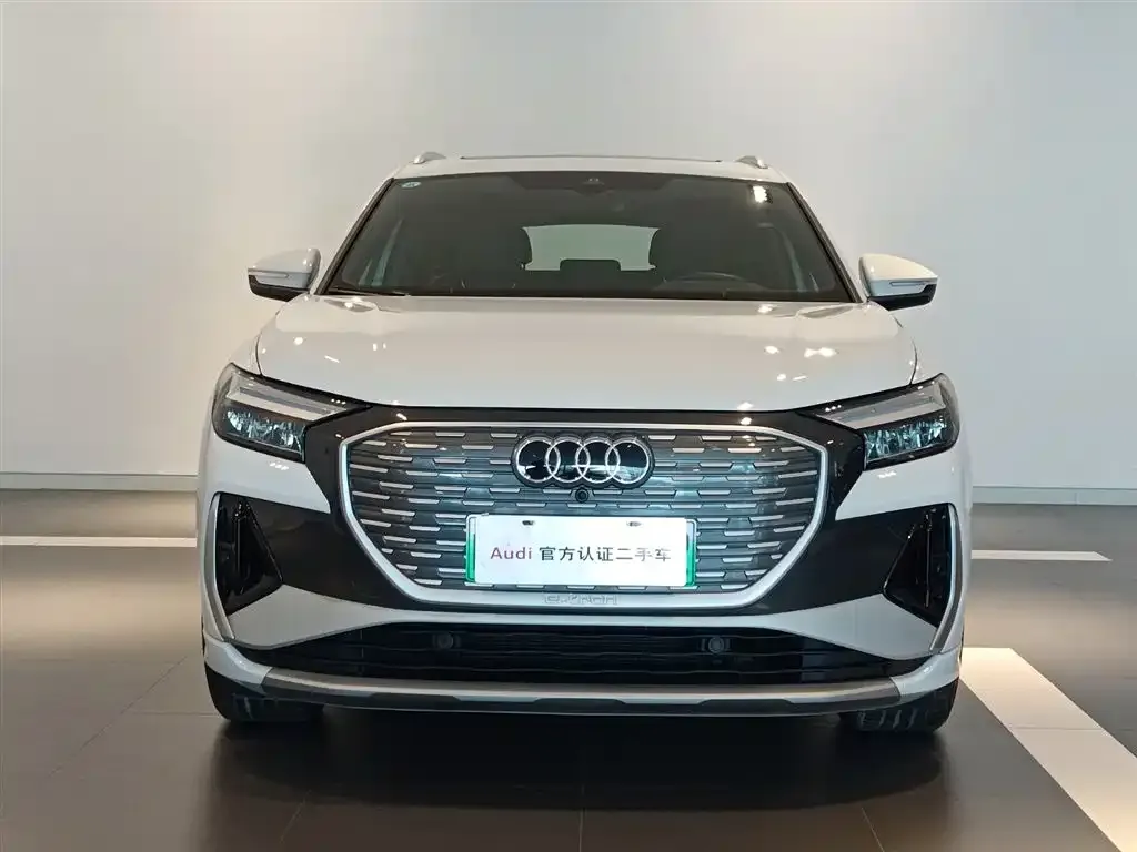 Audi Q4 e-tron — фото 2