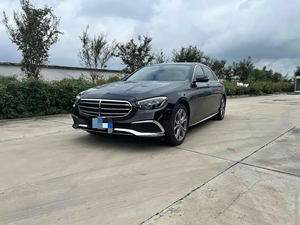 Mercedes-Benz E-Class — фото 1