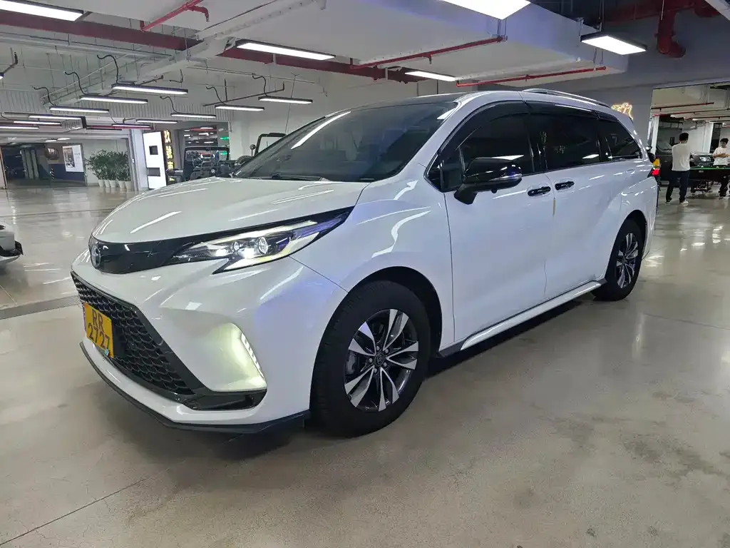 Toyota Granvia — фото 1