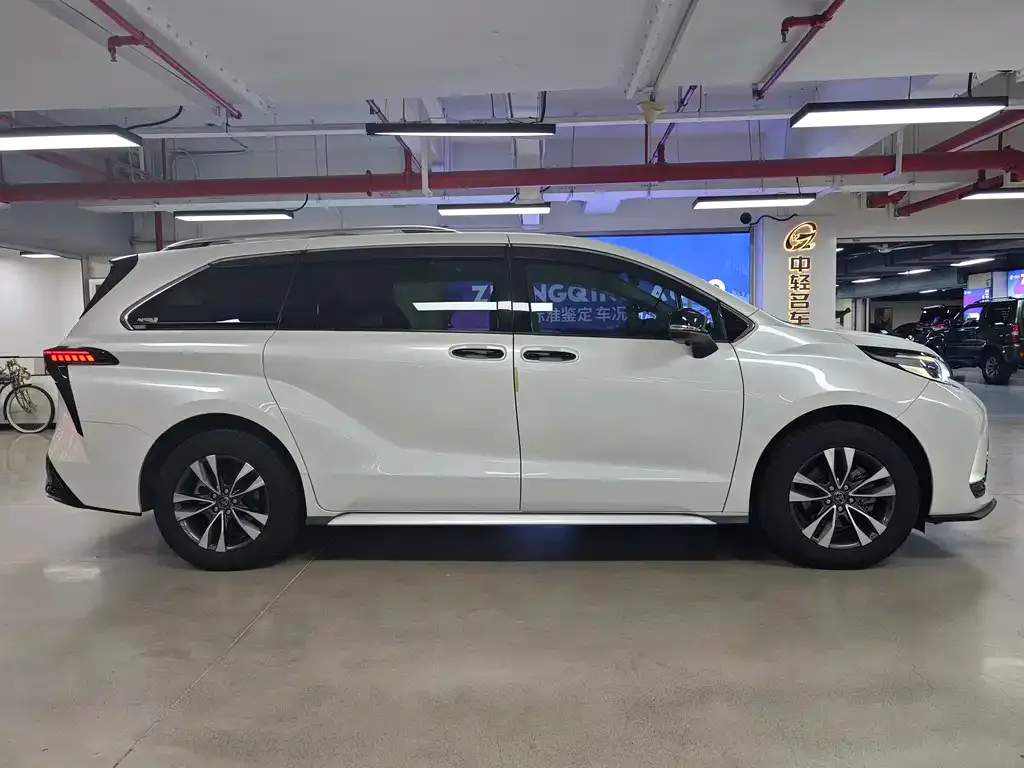 Toyota Granvia — фото 3