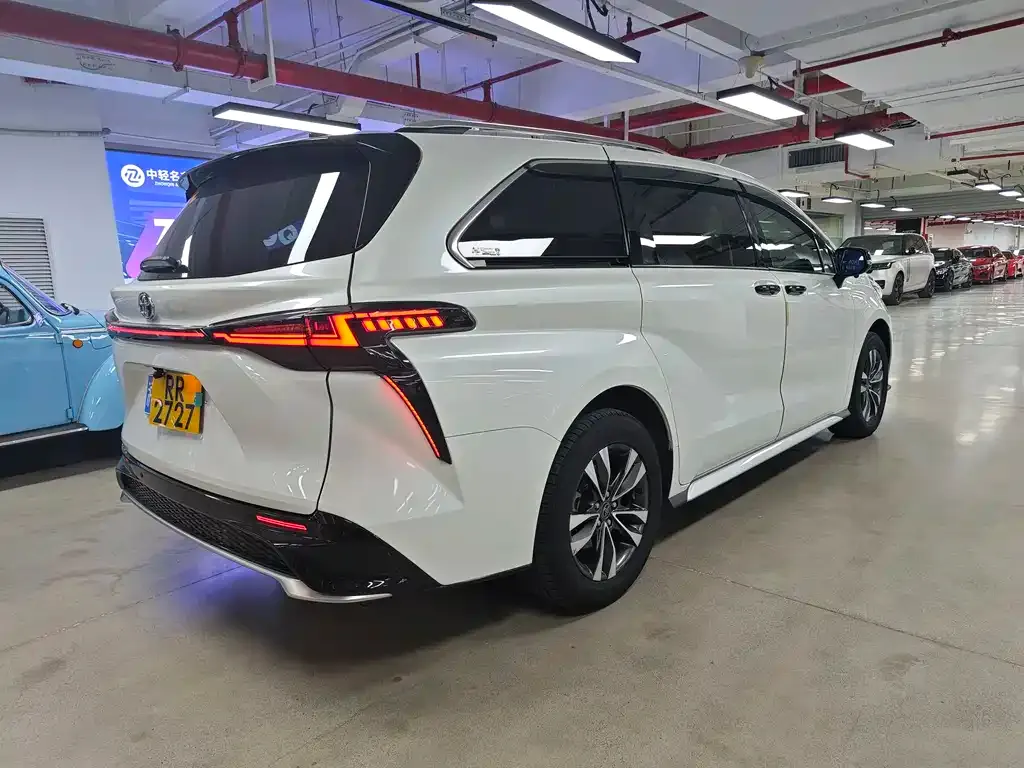 Toyota Granvia — фото 4