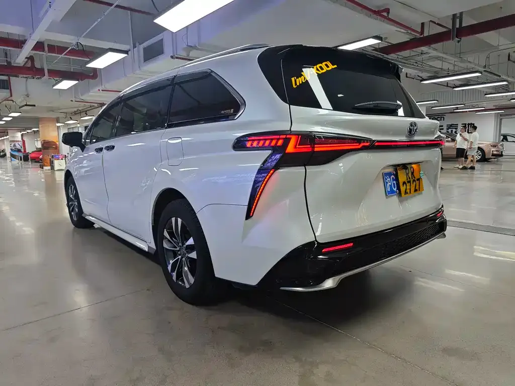 Toyota Granvia — фото 6