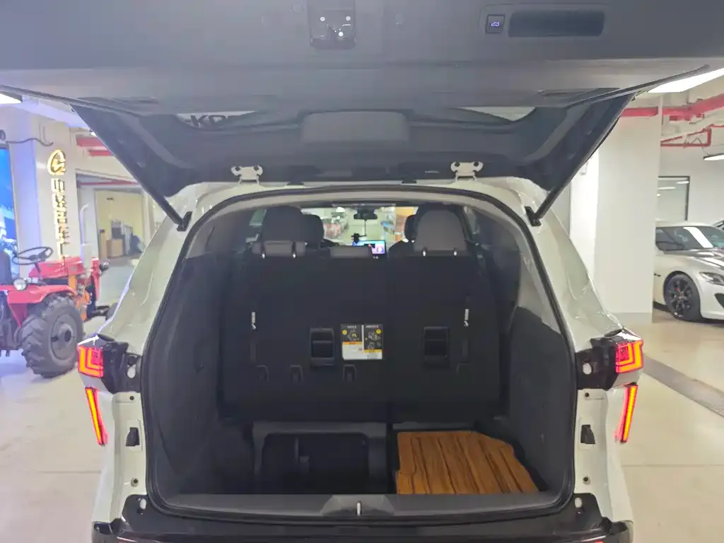 Toyota Granvia — фото 7