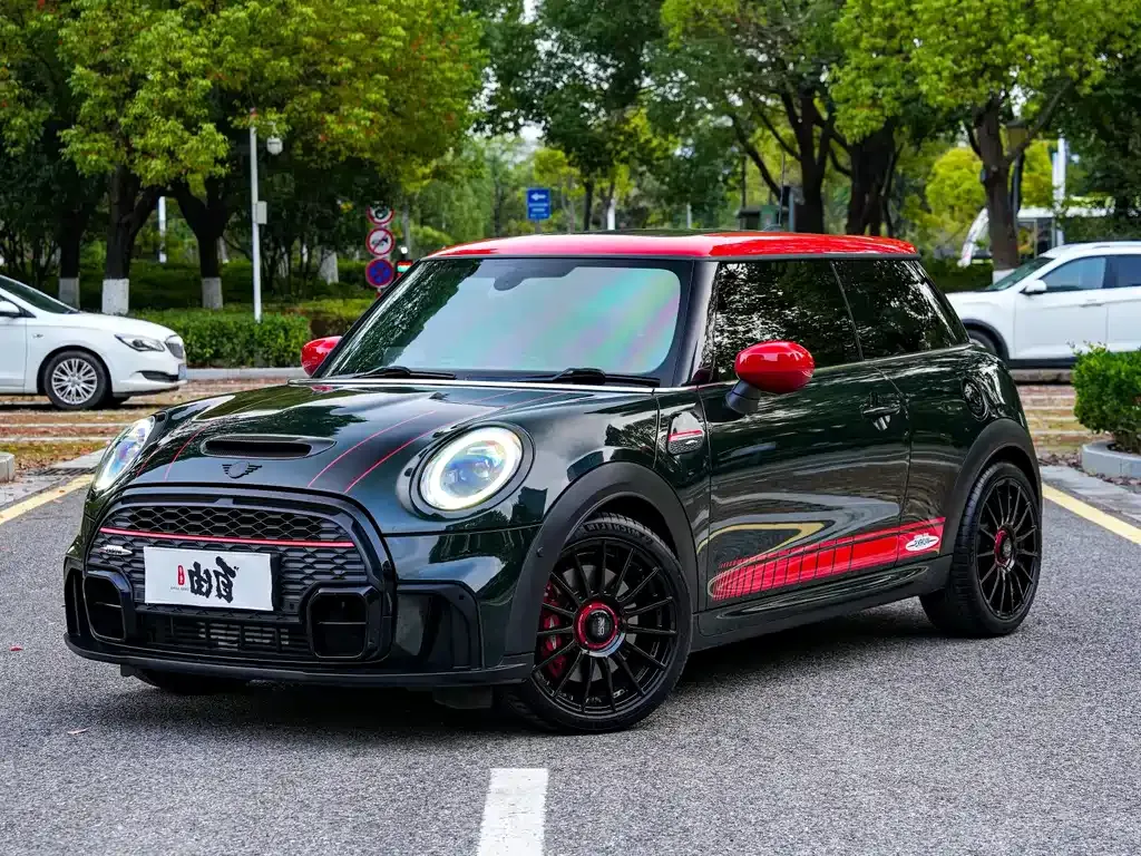 MINI JCW (John Cooper Works) — фото 1