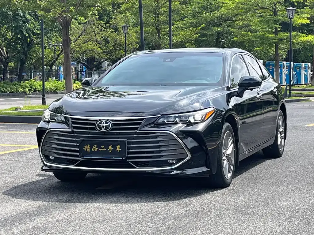 Toyota Avalon — фото 1