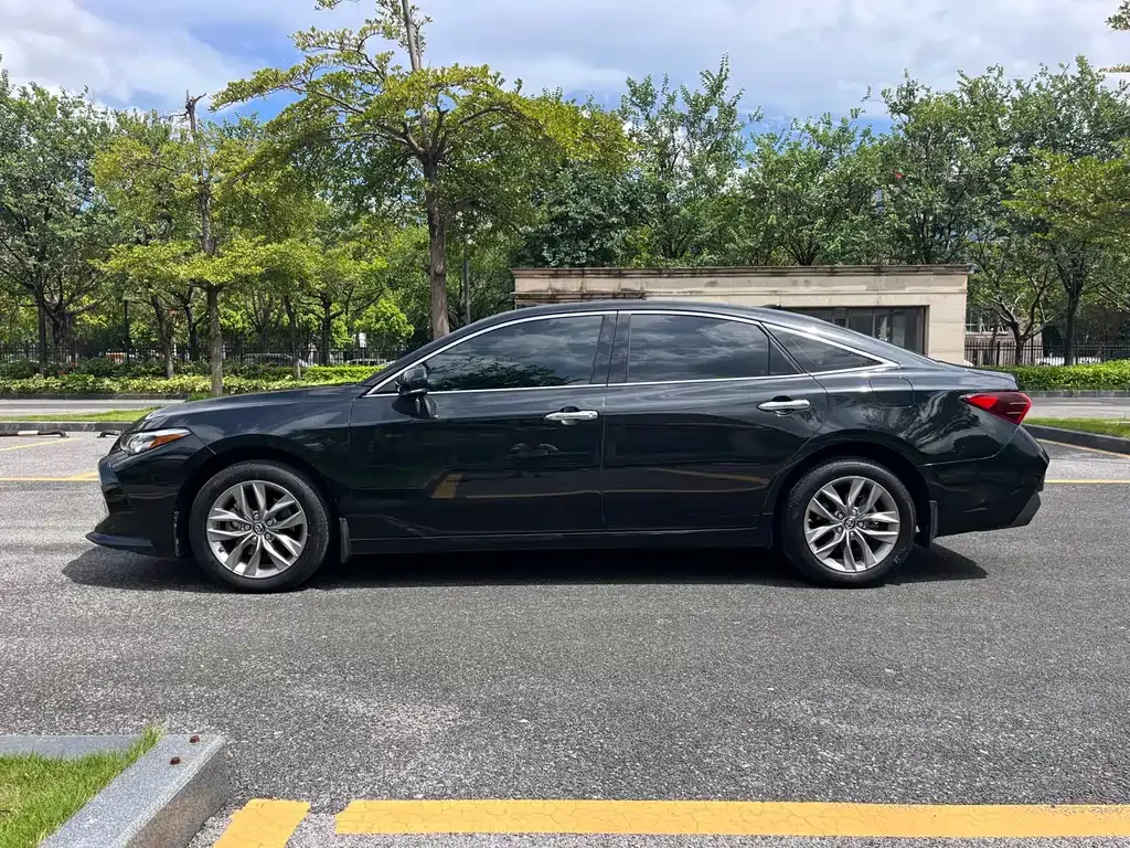 Toyota Avalon — фото 10
