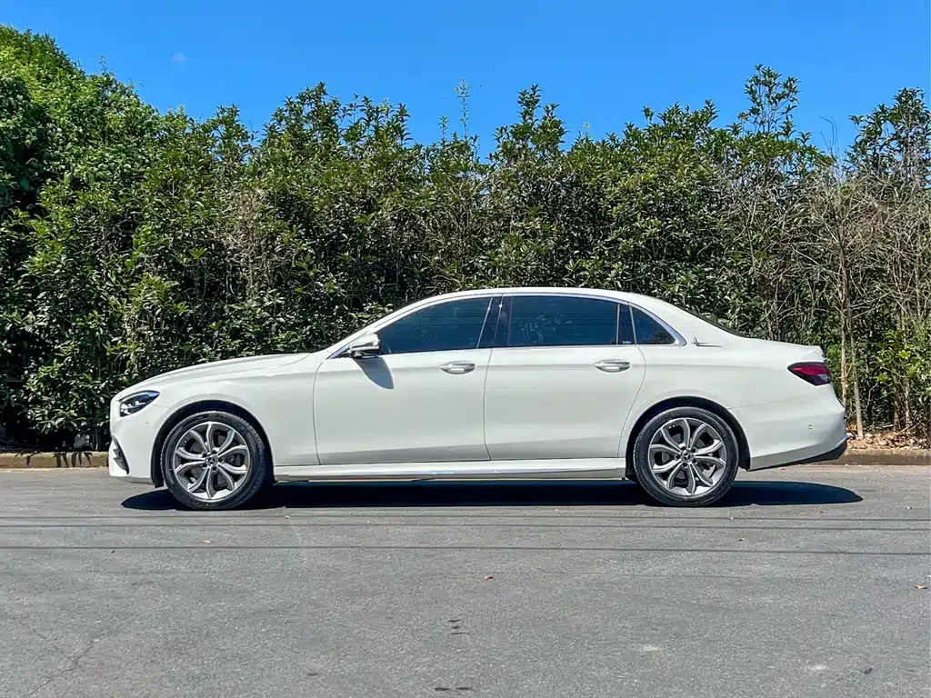 Mercedes-Benz E-Class — фото 6