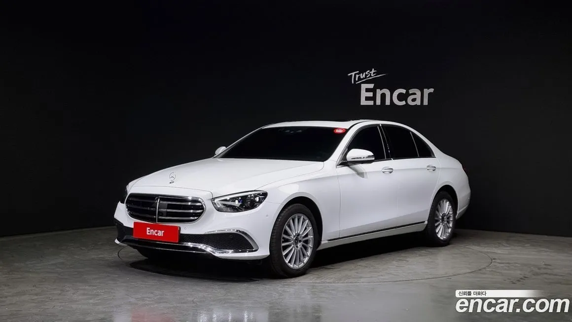 Mercedes-Benz E-Class — фото 1