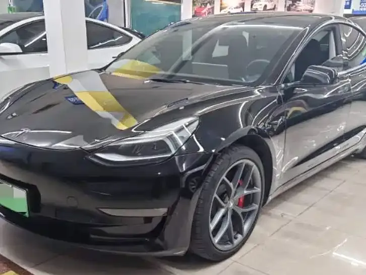 Tesla Model 3 — фото 1