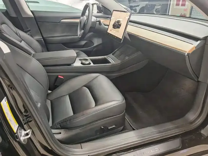 Tesla Model 3 — фото 3