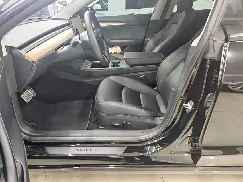Tesla Model 3 — фото 4
