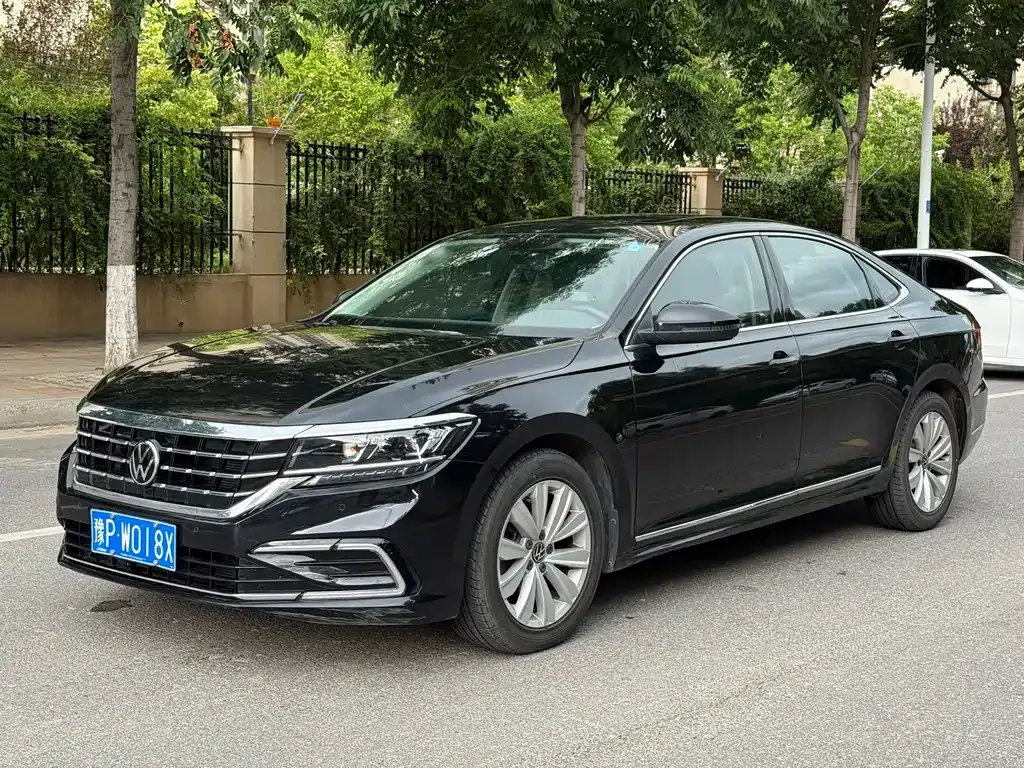 Volkswagen Passat — фото 1