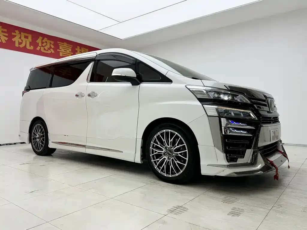Toyota Vellfire — фото 3