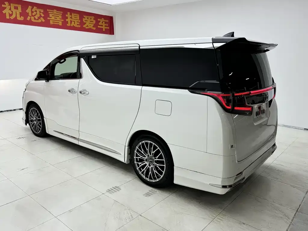 Toyota Vellfire — фото 7