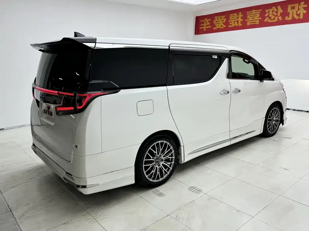 Toyota Vellfire — фото 9