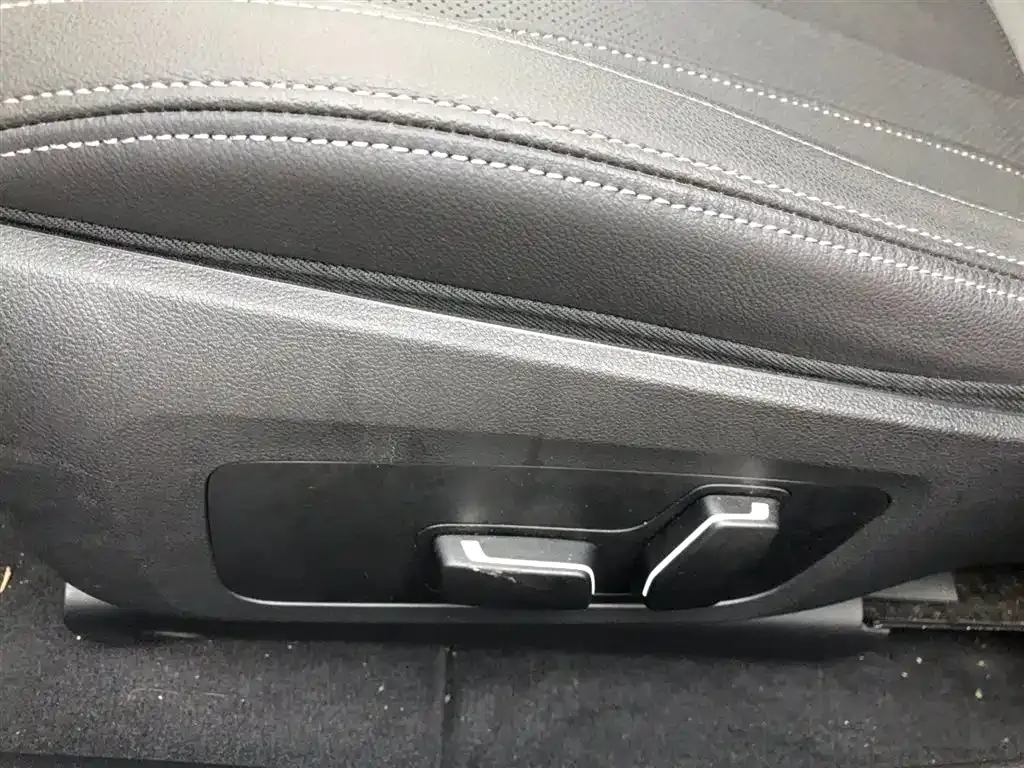 BMW i4 — фото 10