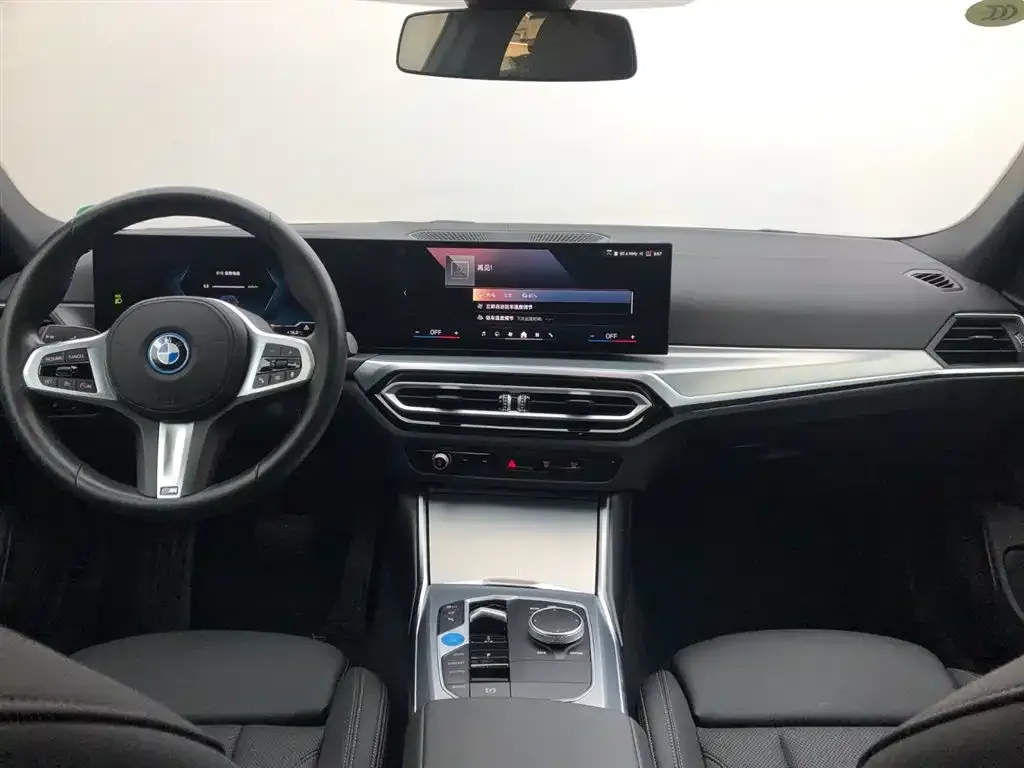 BMW i4 — фото 7
