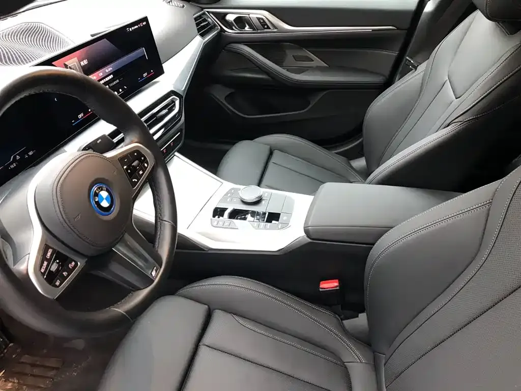 BMW i4 — фото 8