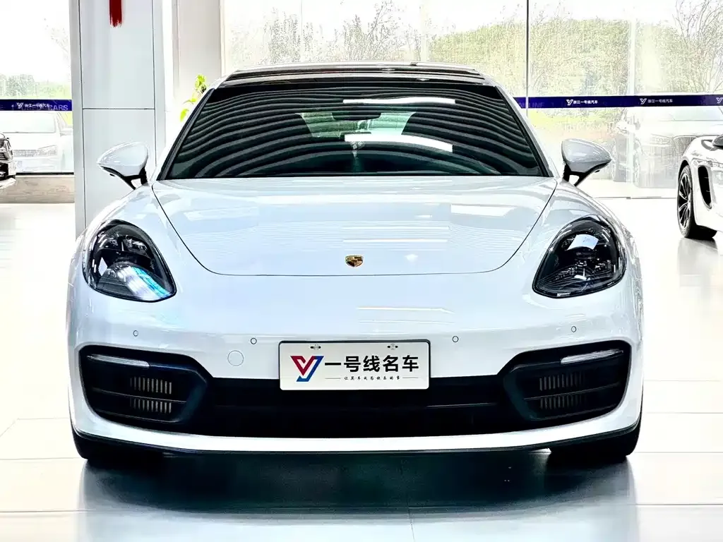 Porsche Panamera — фото 1