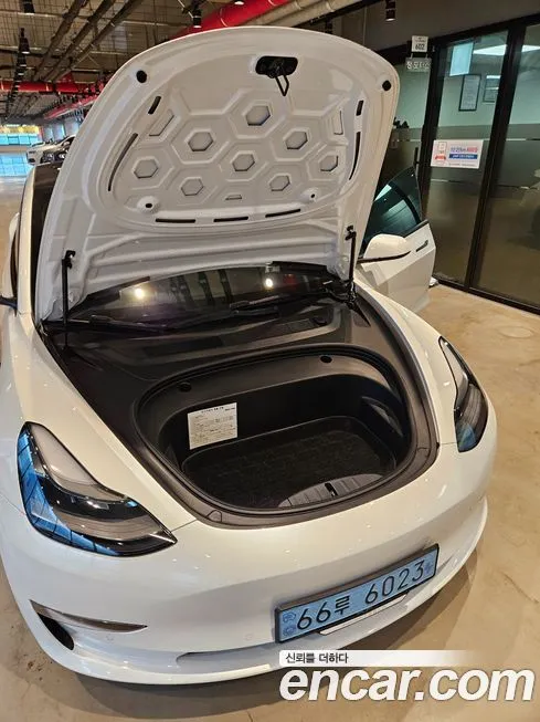 Tesla Model 3 — фото 8