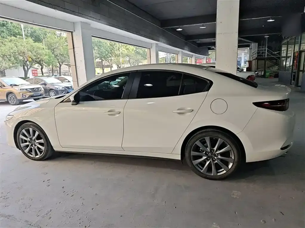 Mazda 3 Axela — фото 4