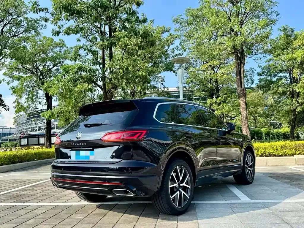 Volkswagen Touareg — фото 8