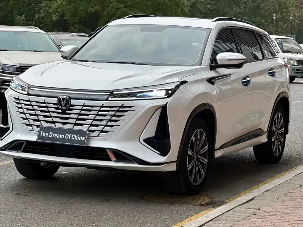 Changan CS75PLUS — фото 1